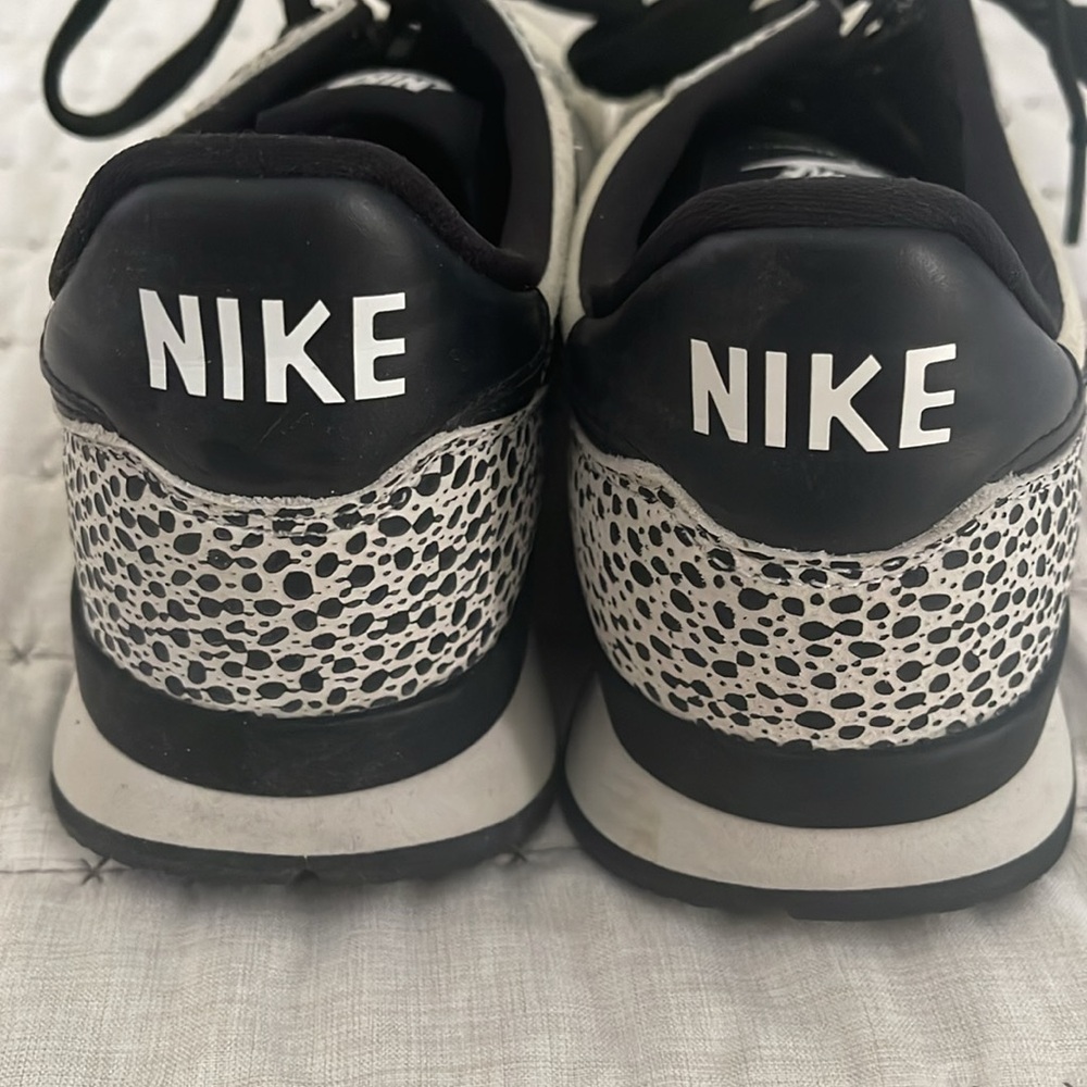 Nike animal print Internationalist Sneakers size 8 Women - Picture 3 of 8